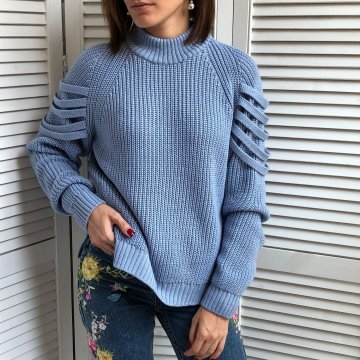 Голубые свитера